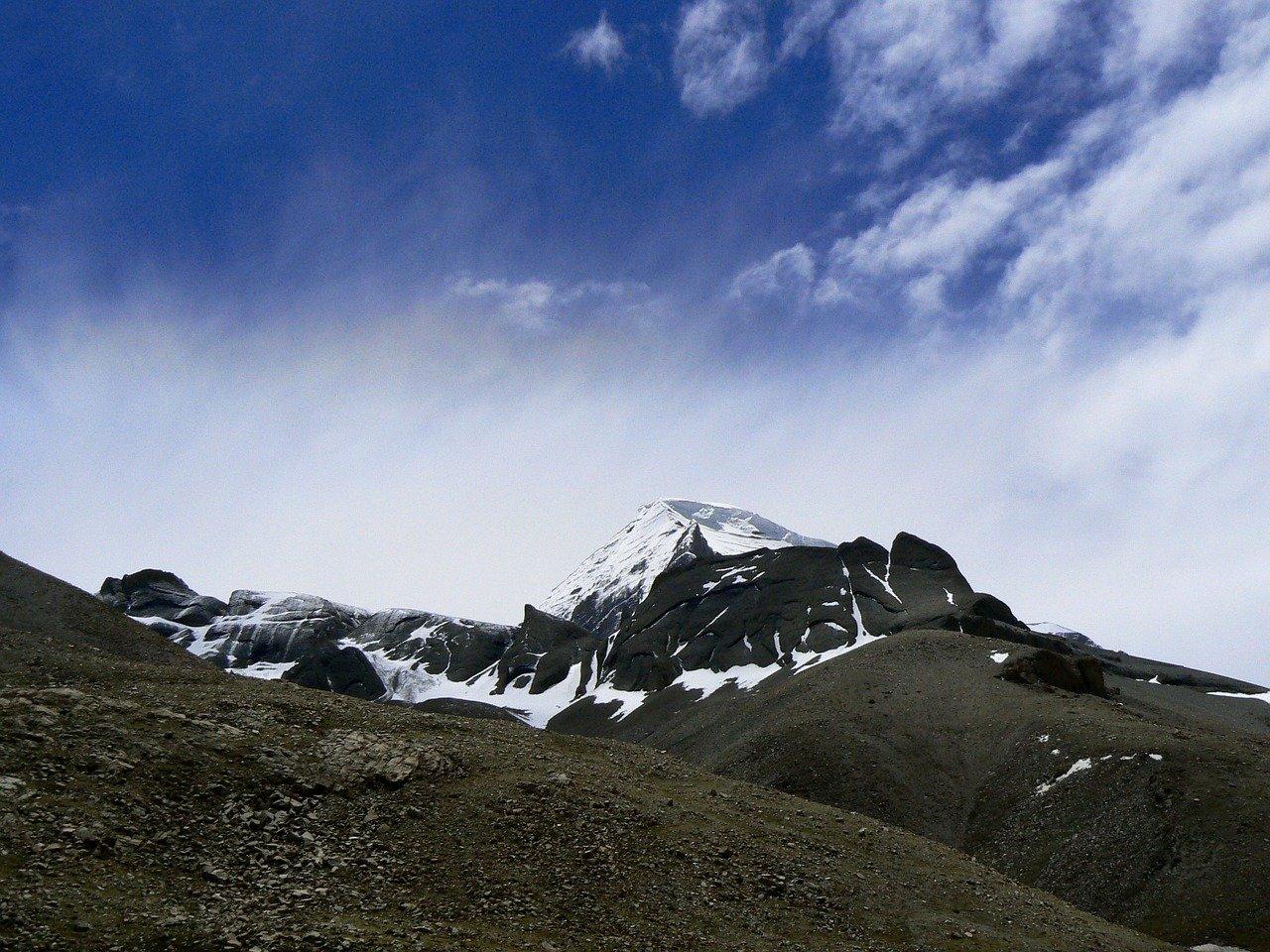 क्यों असंभव है कैलाश पर्वत की चोटी तक पहुँचना?