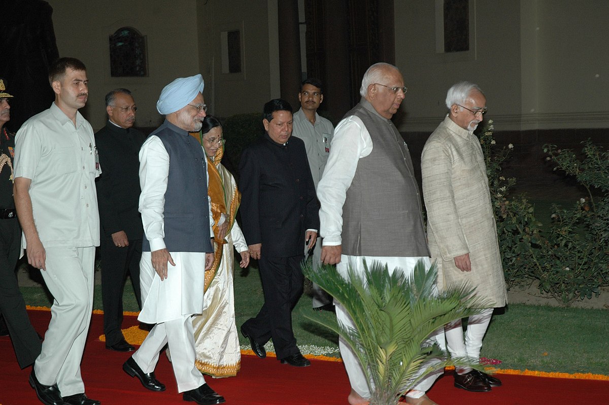 DR. HAMID ANSARI by many a happy accident recollections of a life मोहम्मद हामिद अंसारी