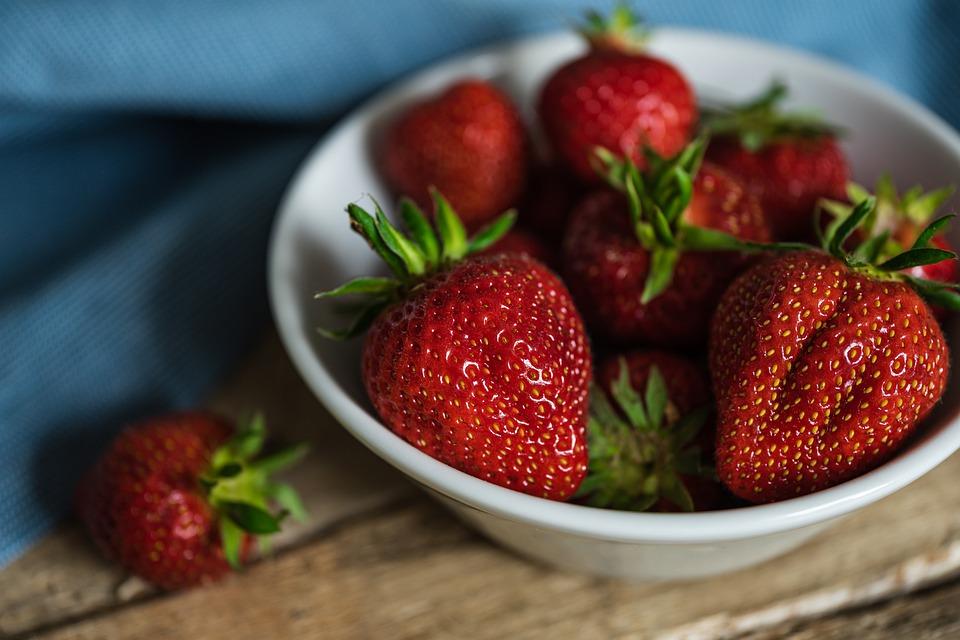 झांसी का Strawberry festival लाएगा किसानों के लिए मुनाफा