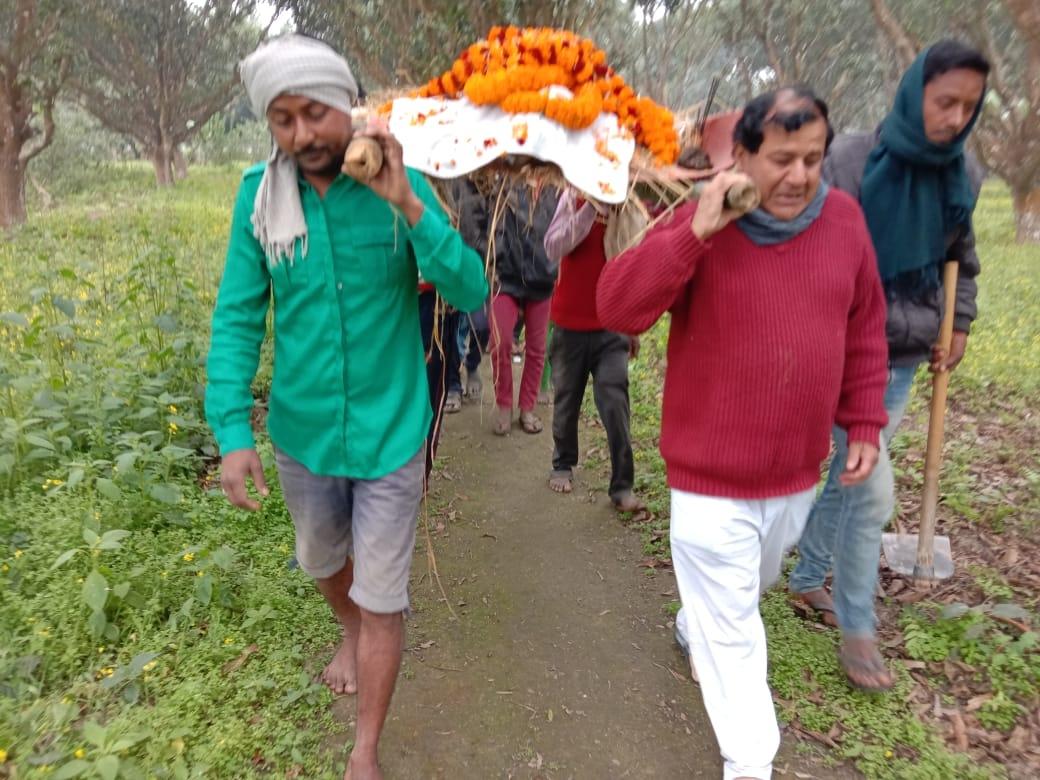बिहार में वफादार ‘कुत्ते’ की निकाली गई अंतिम यात्रा, बनेगा स्मृति स्मारक