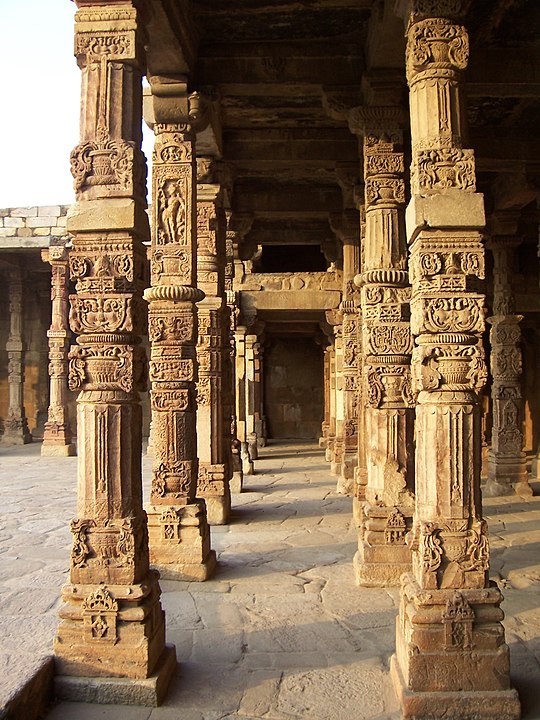 क़ुतुब मीनार hindu temple qutub minar
