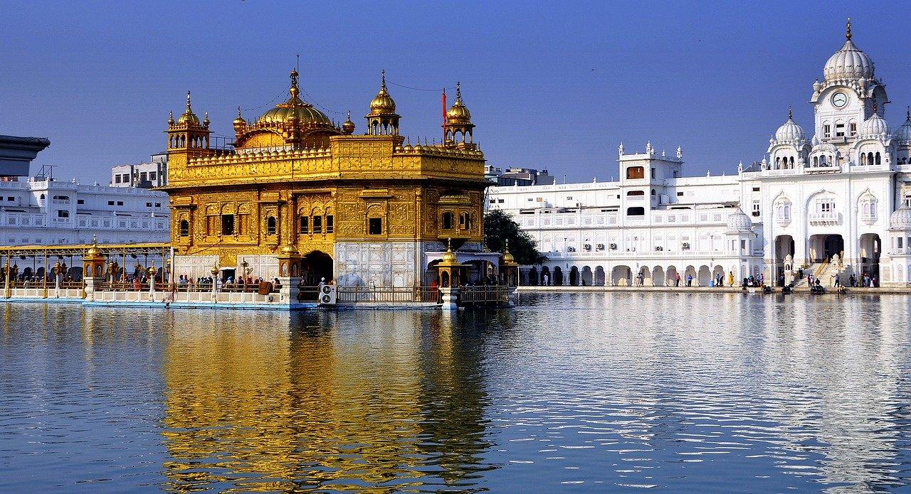 Guru Gobind Singh 2021: प्रकाश पर्व पर हजारों भक्त पहुंचे गुरुद्वारा